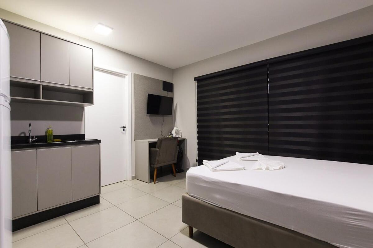 Lou - Kitnet 8 Apartamento *