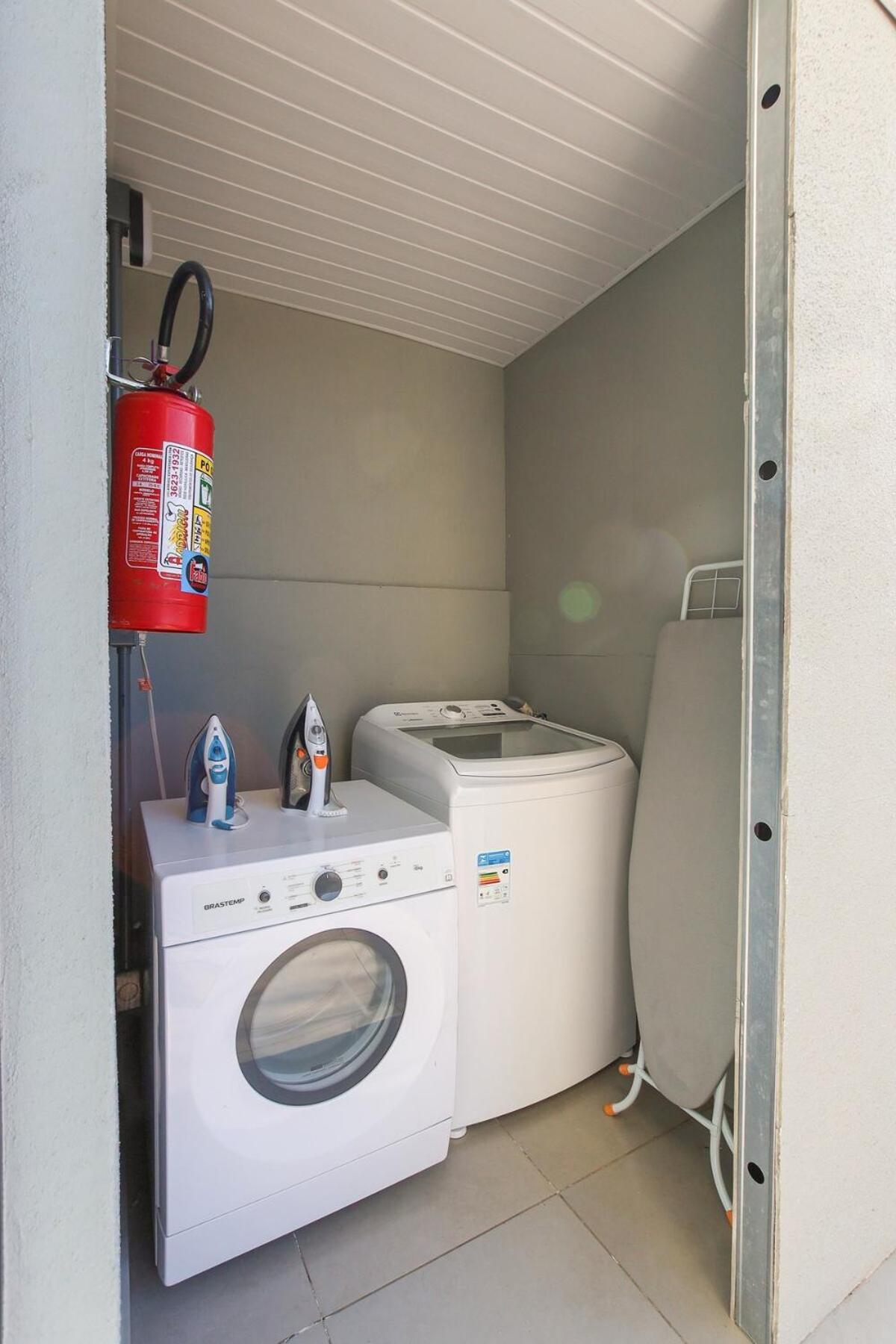 Lou - Kitnet 8 Apartamento *